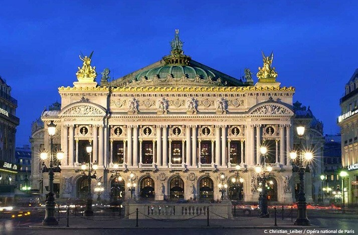 View of the facade of Palais Garnier building at night. © Christian_Leiber / Opéra national de Paris